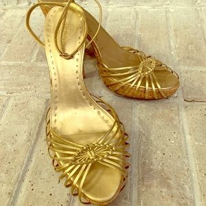 Gorgeous Vintage BCBG strappy heels 👠 💛